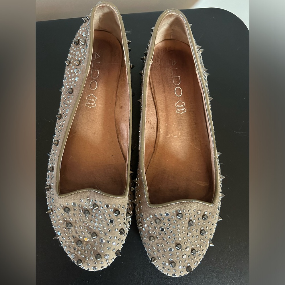 Stud flats